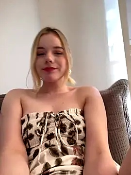 NicoleCut live sex cam