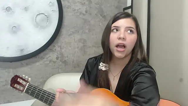 Charlotte-Star live sex cam