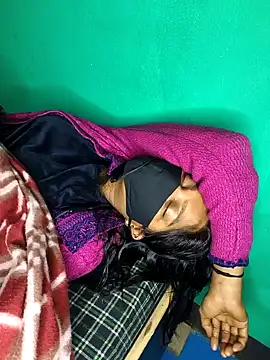 QWEEN7B's cam snapshot