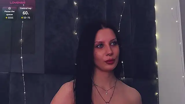 MaeAnna live sex cam