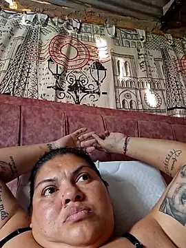 chubby_sexy_big_tits's cam snapshot