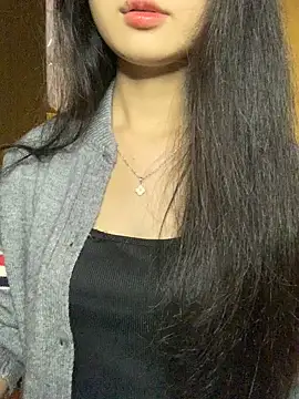 Nhinhi18 live sex cam