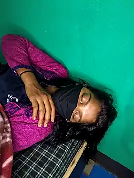 QWEEN7B's cam snapshot