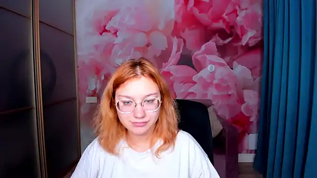 AngelinaLow's cam snapshot