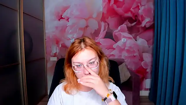 AngelinaLow's cam snapshot