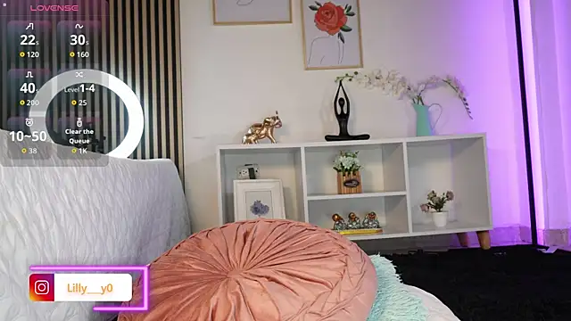 LillyDolls23's cam snapshot