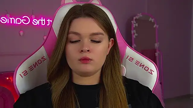 CrystalLyons live sex cam