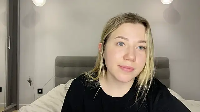 Embersweetbunny's cam snapshot