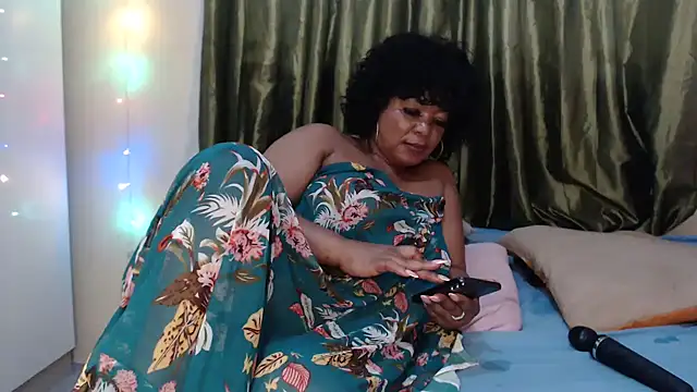 Foxybrownxx1's cam snapshot