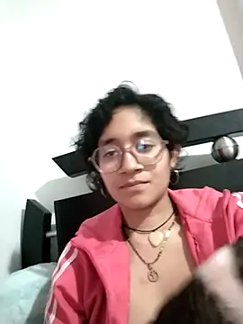 Lili_Gomez_'s cam snapshot