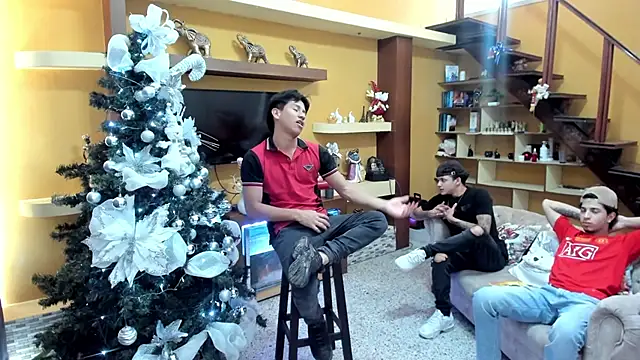 secret-roomies's cam snapshot