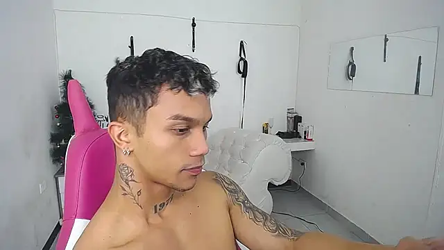 Leonard_Price live sex cam