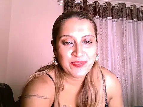 eroticbeauty37's cam snapshot