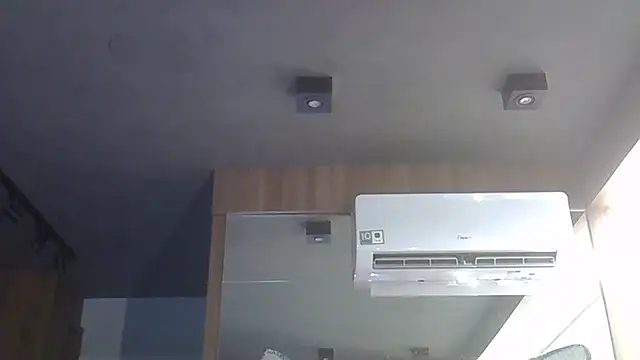 SkinnyKitten live sex cam