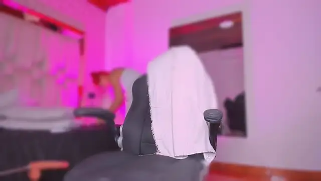 Emmily_Savage's cam snapshot