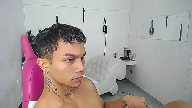 Leonard_Price live sex cam