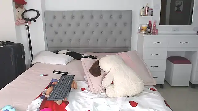 Antoneella_vz's cam snapshot