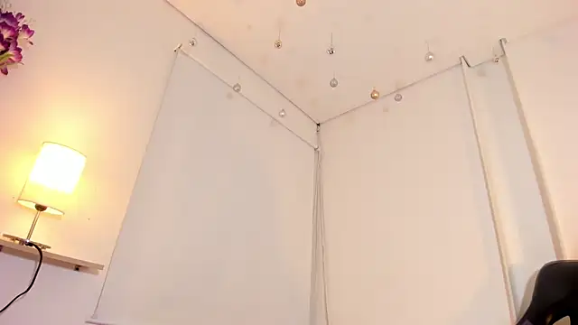 Lucy_Strong's cam snapshot