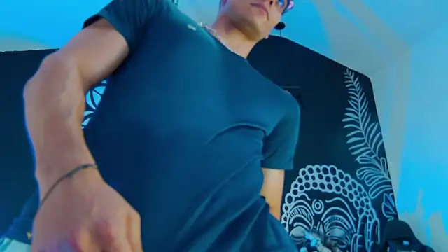 AlessioVitale live sex cam