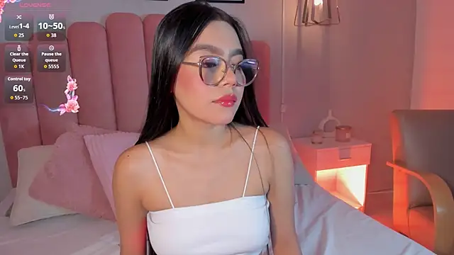 mara_swan_'s cam snapshot