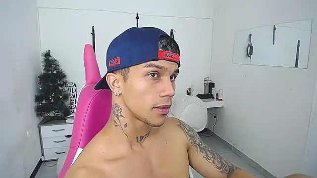 Leonard_Price live sex cam