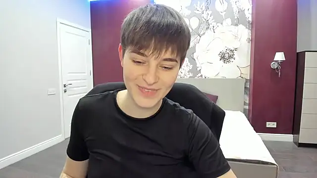 EmiliaYours's cam snapshot