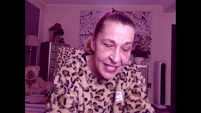 HornyMilf_555's cam snapshot