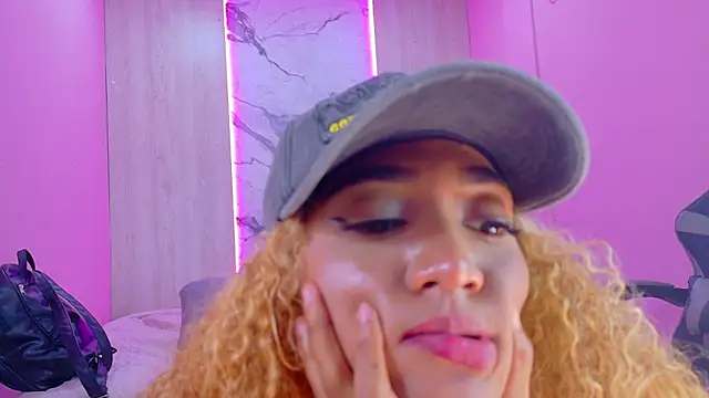 Charlotte_Love10's cam snapshot