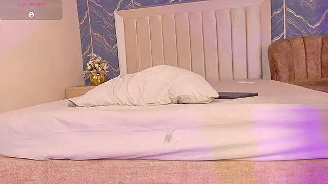 iam_nicolle's cam snapshot