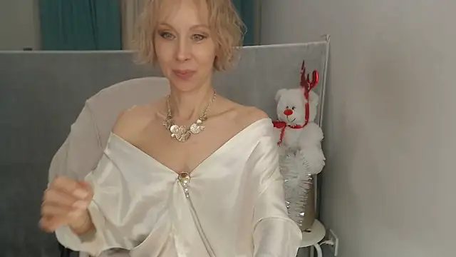 LuxuryNika's cam snapshot