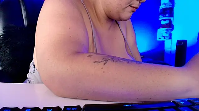 lulubigtitts1's cam snapshot