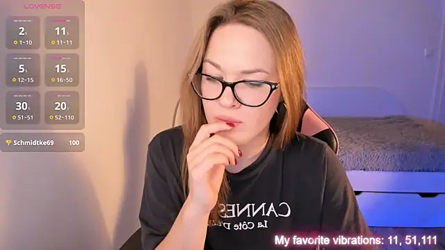 ami_amour_'s cam snapshot