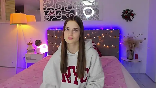 LuisaClover's cam snapshot