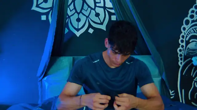 AlessioVitale live sex cam