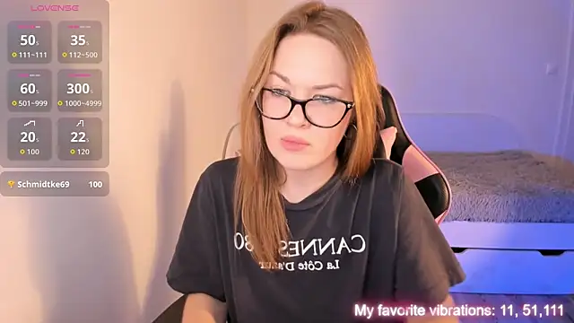 ami_amour_'s cam snapshot