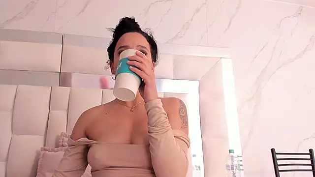 Maia_Park's cam snapshot