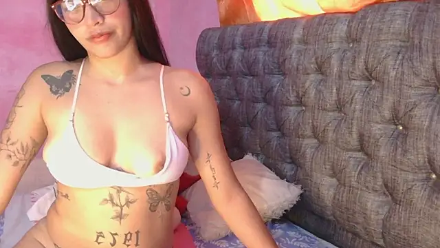 luna_summer's cam snapshot