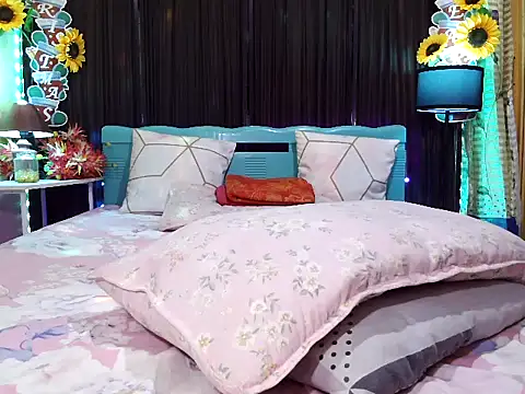 UrAsianPrincessDanie live sex cam