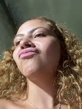 Chloe_Leaozinho's cam snapshot