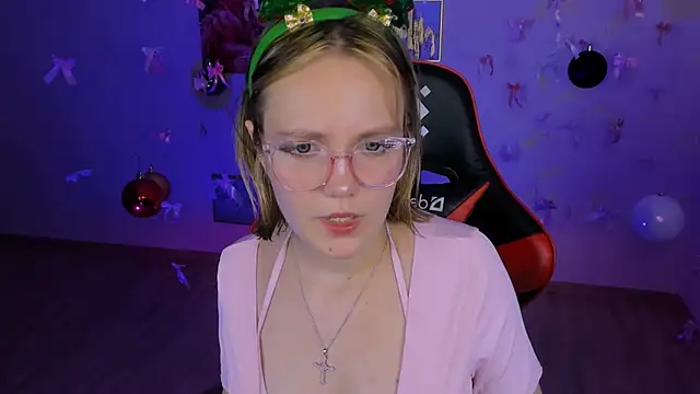 madeline_doll's cam snapshot