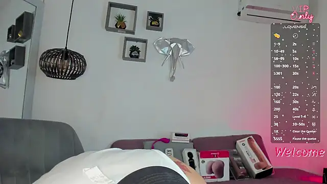 AmberAdams_'s cam snapshot