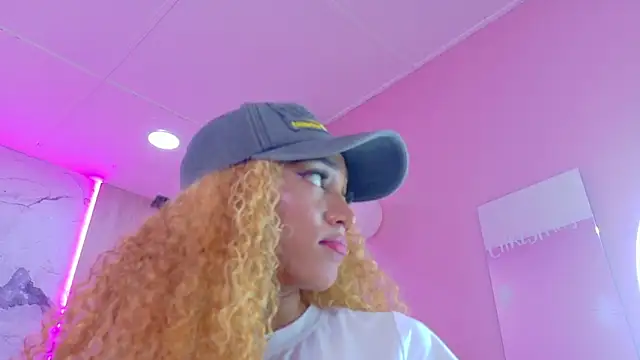 Charlotte_Love10's cam snapshot