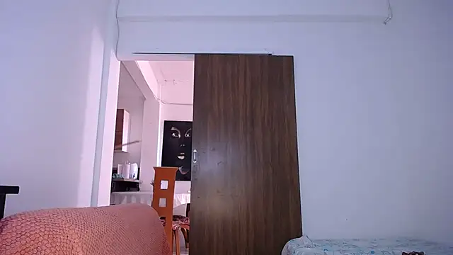 yselahot's cam snapshot