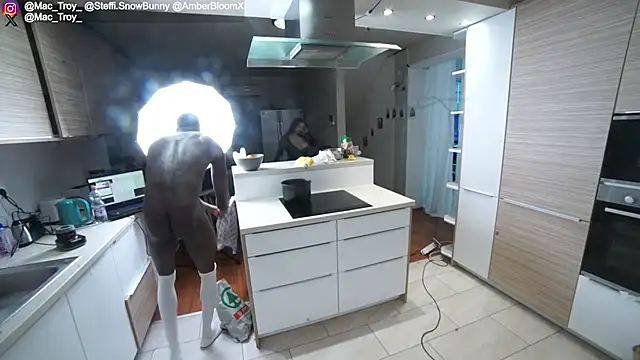 MacTroy's cam snapshot