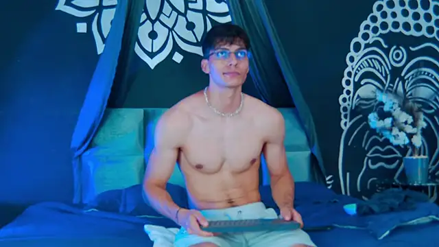 AlessioVitale live sex cam