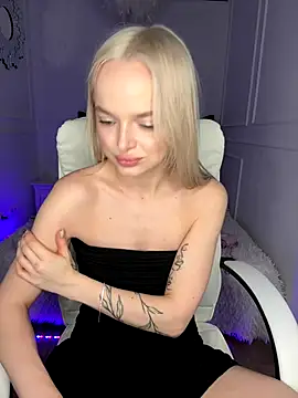 miss_blondiee's cam snapshot