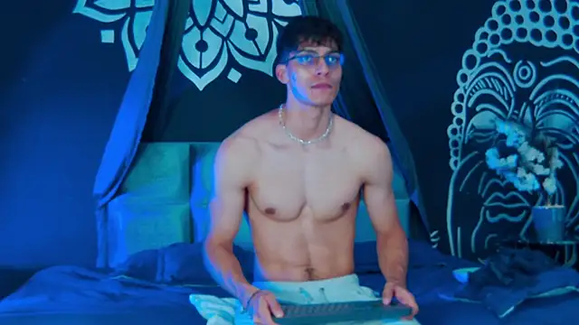 AlessioVitale live sex cam