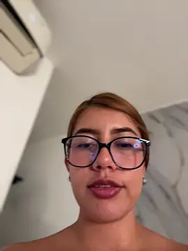 sara_calderon's cam snapshot