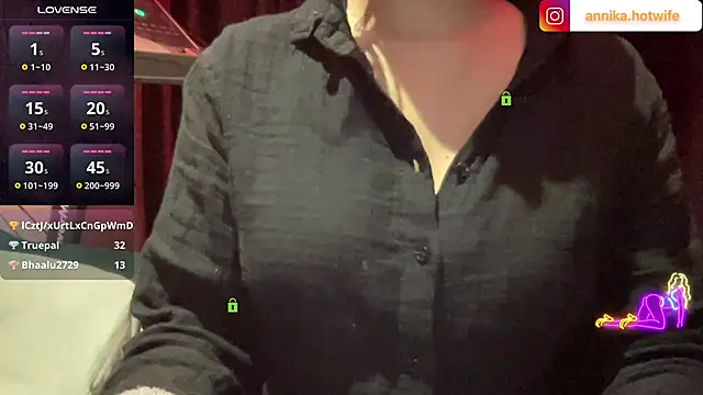 CharmingTania's cam snapshot