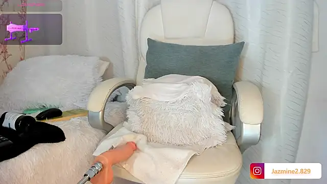 UrNewFantasy's cam snapshot